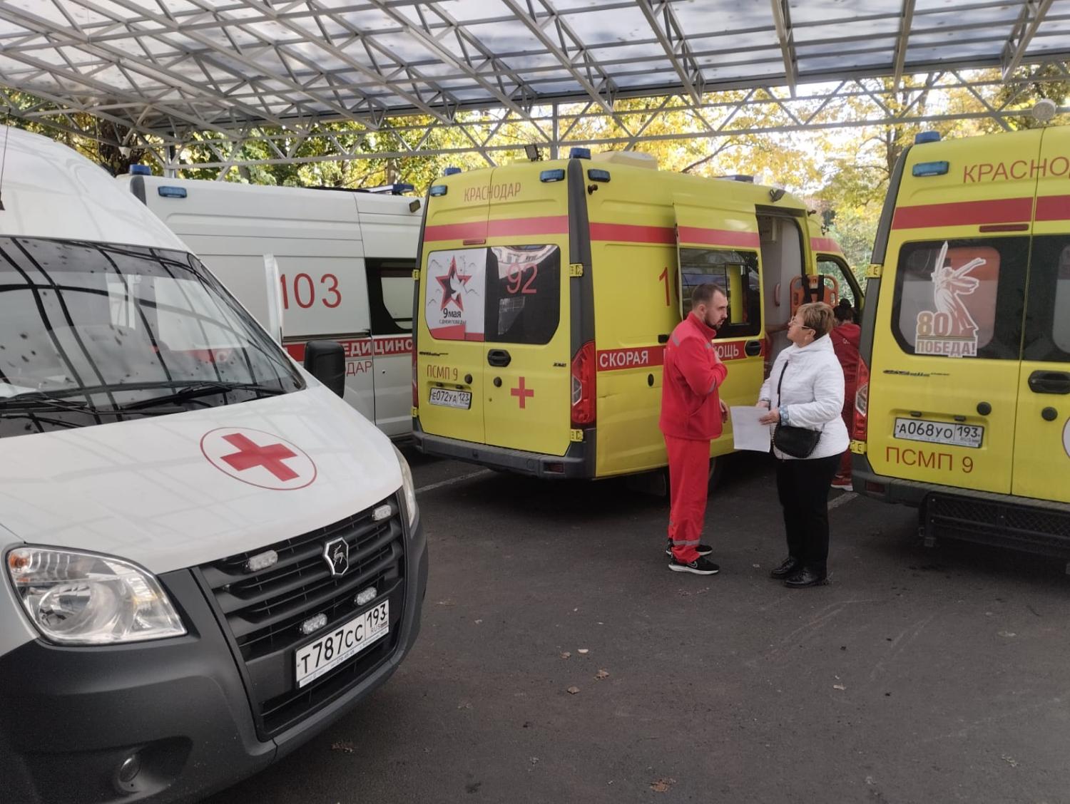 Сотрудники скорой медицинской помощи краевой БСМП провели тактико-специальную тренировку Сотрудники скорой медицинской помощи краевой БСМП провели тактико-специальную тренировку