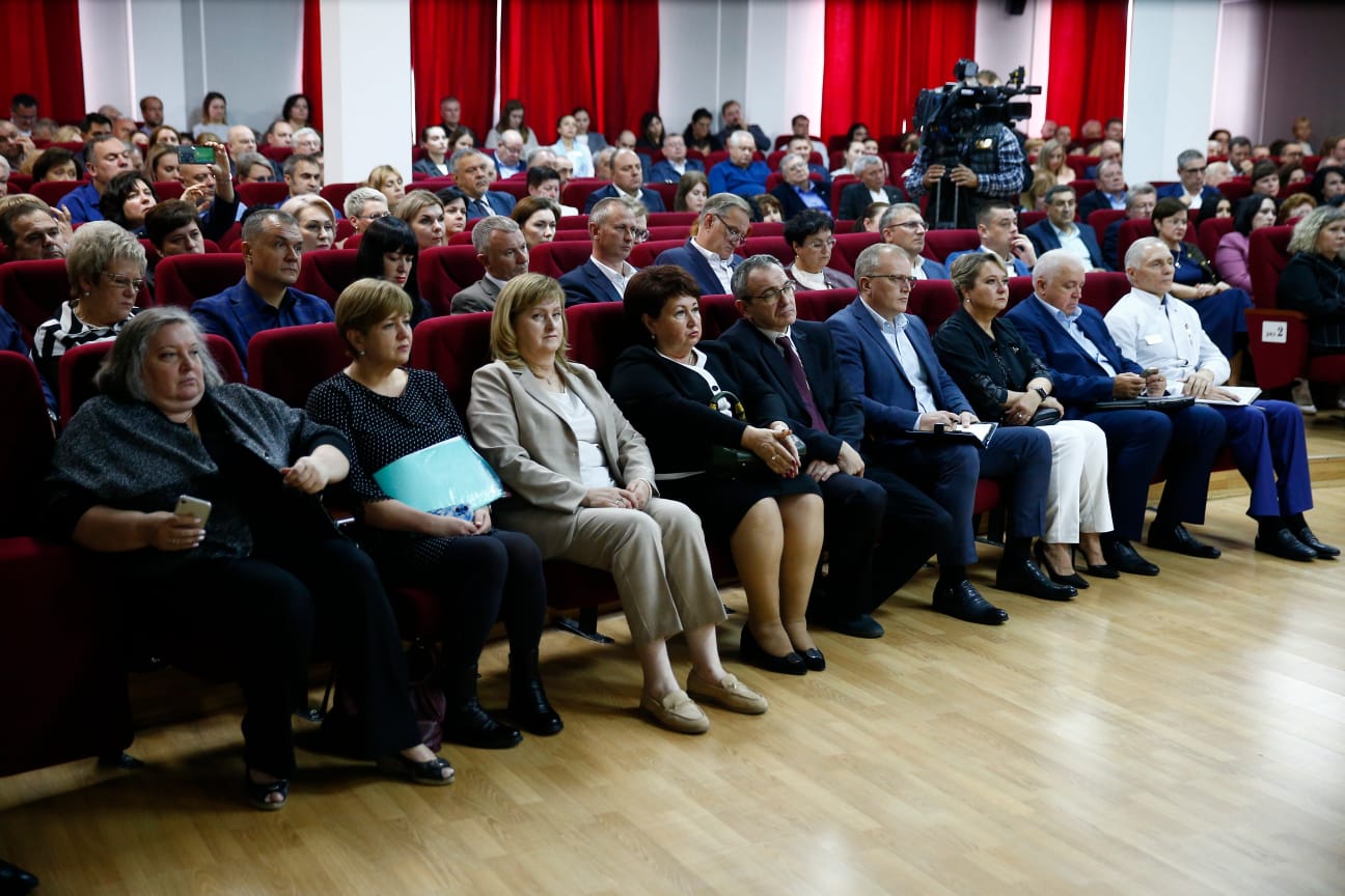Главный врач краевой БСМП Николай Босак выступил на коллегии краевого Минздрава. Главный врач краевой БСМП Николай Босак выступил на коллегии краевого Минздрава.