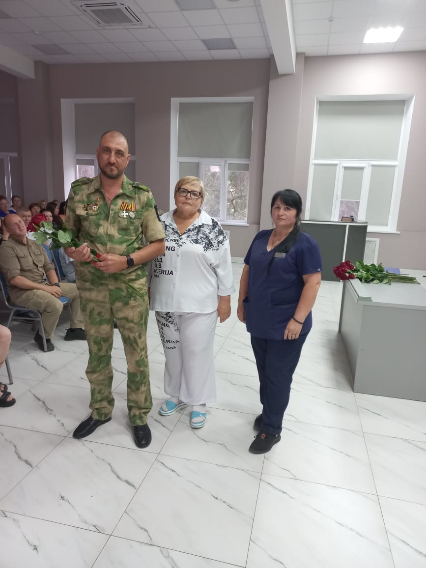 Профсоюзный комитет краевой БСМП в преддверии Дня ветеранов поздравил сотрудников-участников боевых действий