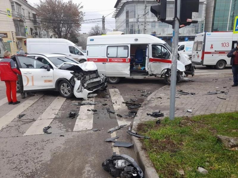 ДТП со Скорой произошло на улице Северной: пострадали 3 человека 