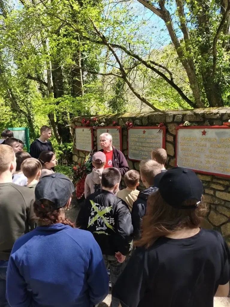 Сотрудники профсоюзной комитета краевой БСМП провели экскурсию по местам боевой славы
