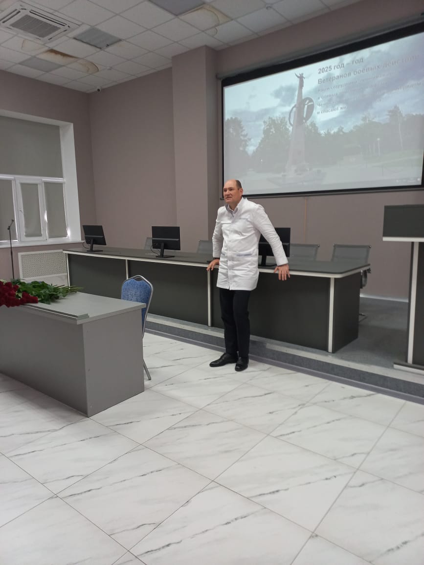 Профсоюзный комитет краевой БСМП в преддверии Дня ветеранов поздравил сотрудников-участников боевых действий