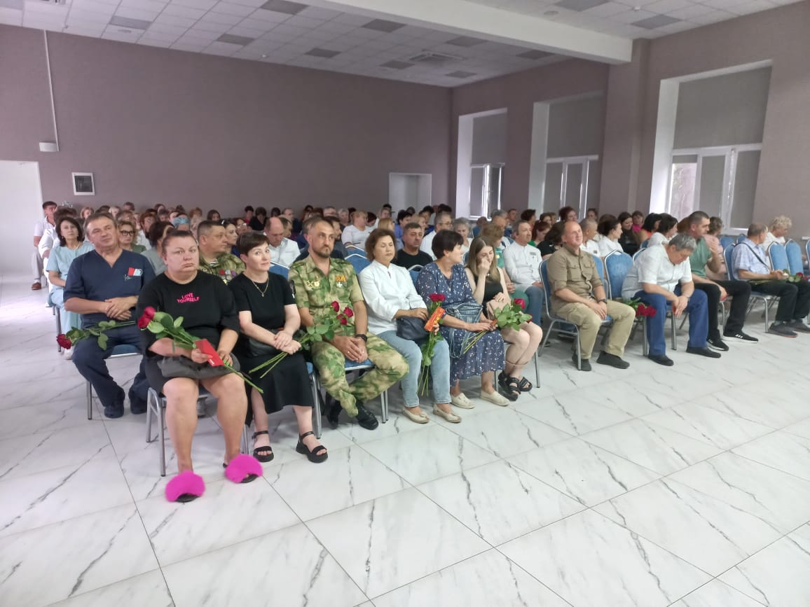 Профсоюзный комитет краевой БСМП в преддверии Дня ветеранов поздравил сотрудников-участников боевых действий