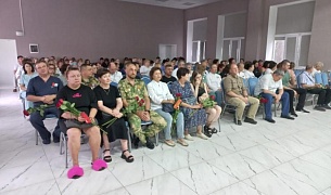 Профсоюзный комитет краевой БСМП в преддверии Дня ветеранов поздравил сотрудников-участников боевых действий